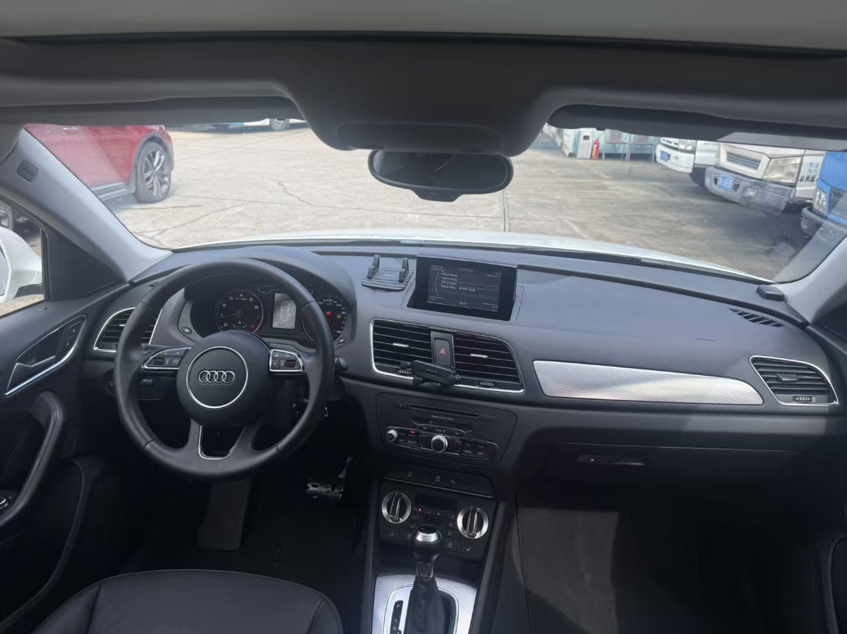 Audi Q3 2014 car image #14