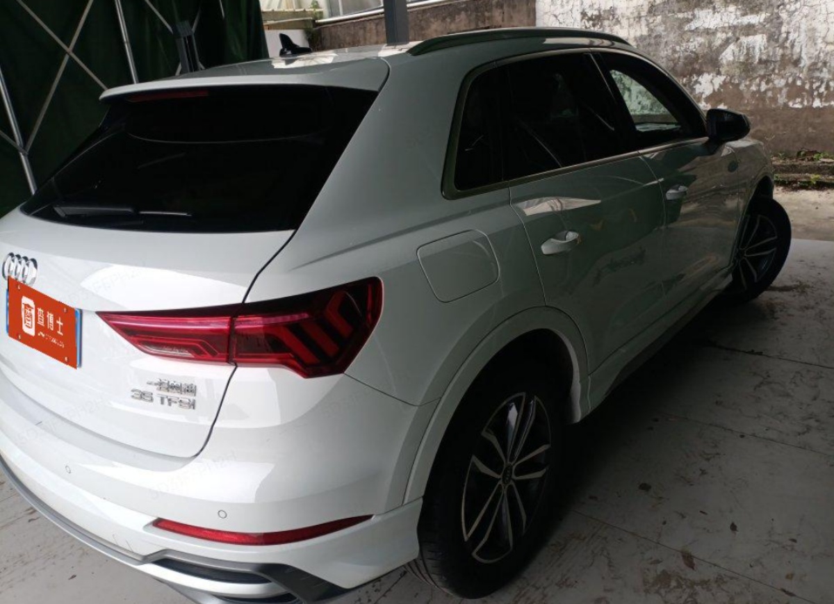 Audi Q3 2022 car image #2
