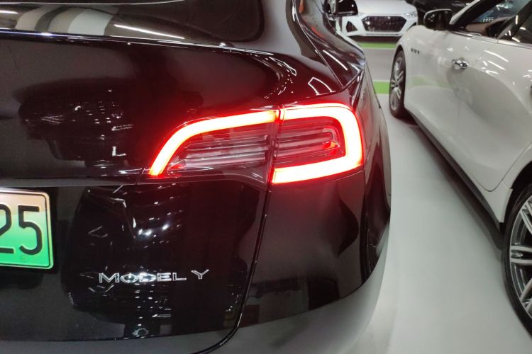 Tesla Model Y 2023 #8 Tesla Model Y 2023 immagine di auto #8