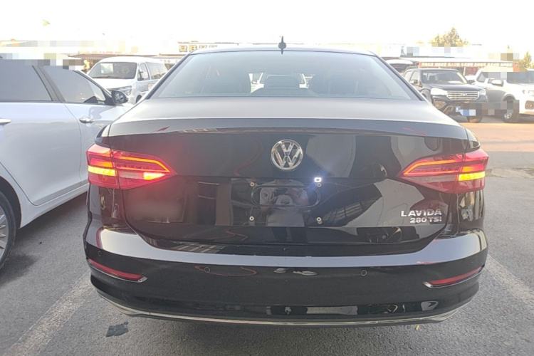 Volkswagen Lavida 2018 car image #6