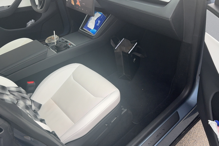 Tesla Model Y 2026 #19 Tesla Model Y 2026 car image #19