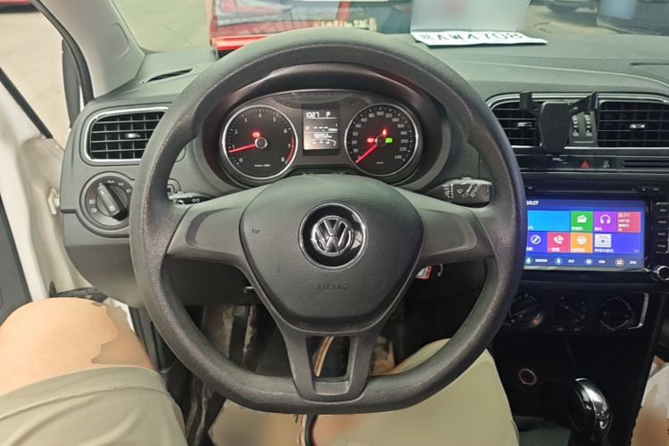 Volkswagen Polo 2016 car image #11
