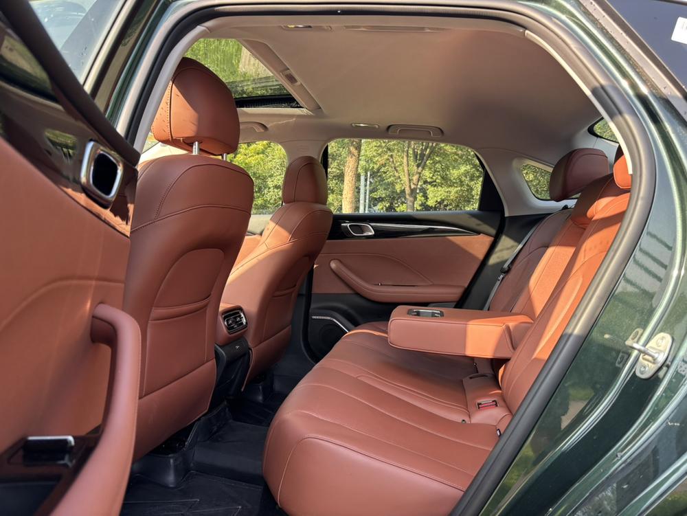 GEELY Emgrand 2025 car image #10