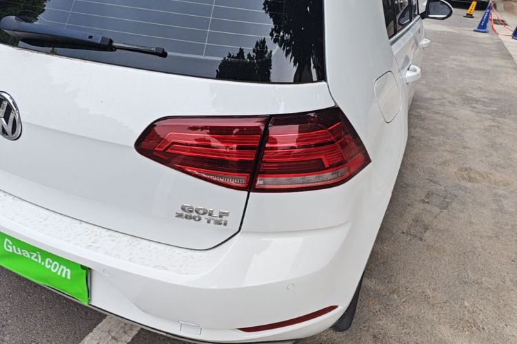 Volkswagen Golf 2018 car image #8