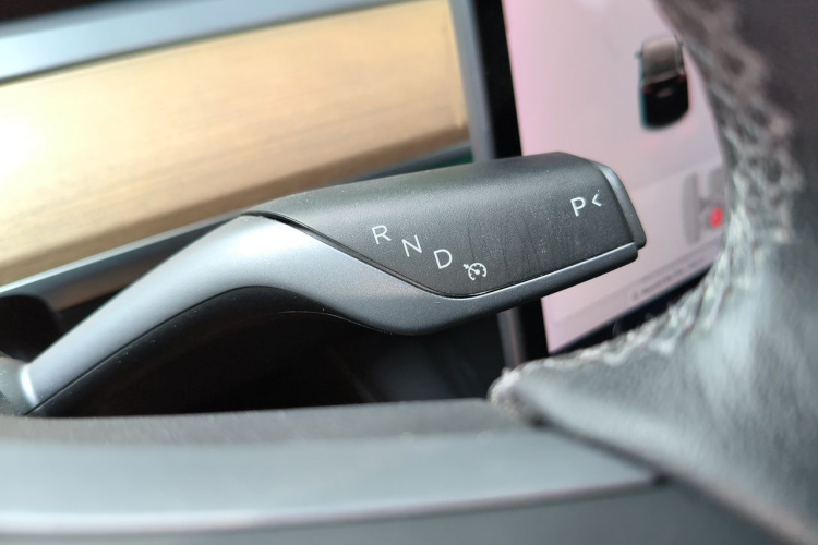 Tesla Model Y 2021 car image #18