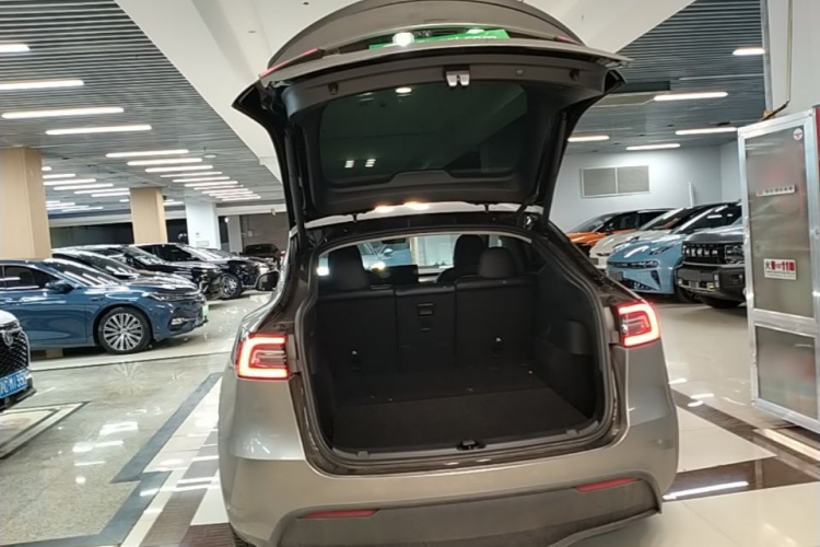 Tesla Model Y 2022 #19 Tesla Model Y 2022 car image #19