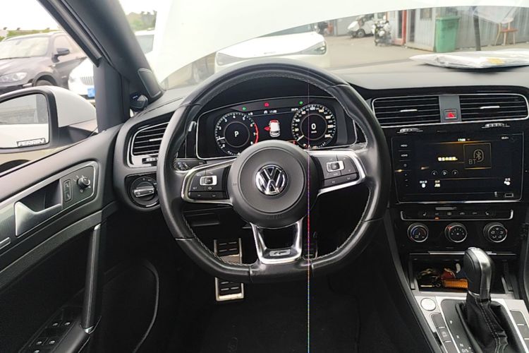 Volkswagen Golf 2020 car image #11