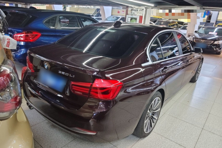 BMW 3 Series 2018 #5 BMW 3 Series 2018 car image #5