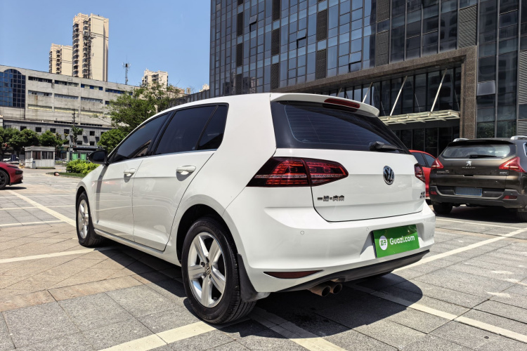 Volkswagen Golf 2017 car image #9