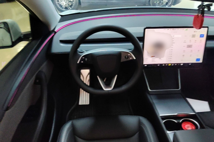 Tesla Model Y 2025 #11 Tesla Model Y 2025 car image #11
