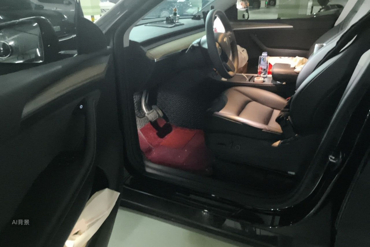 Tesla Model Y 2023 immagine di auto #18