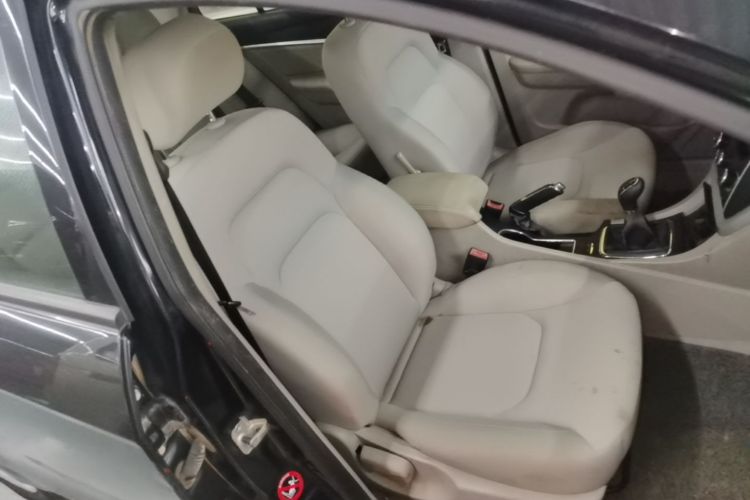 GEELY Emgrand 2015 #24 GEELY Emgrand 2015 car image #24