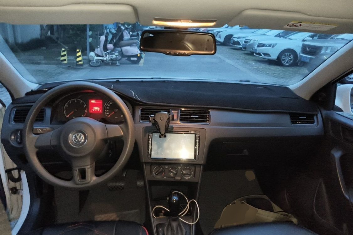 Volkswagen Santana 2014 car image #21