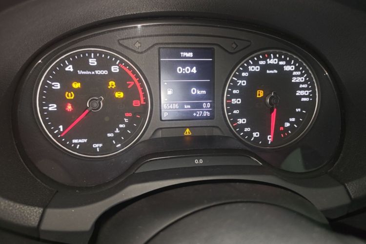 Audi A3 2018 car image #12