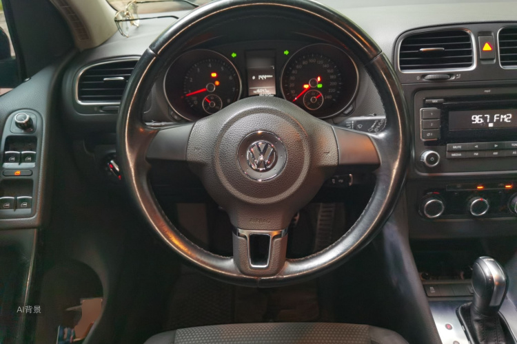 Volkswagen Golf 2012 car image #12