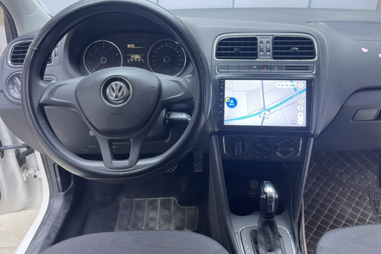Volkswagen Polo 2015 صورة سيارة #18