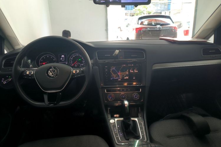Volkswagen Golf 2020 car image #11