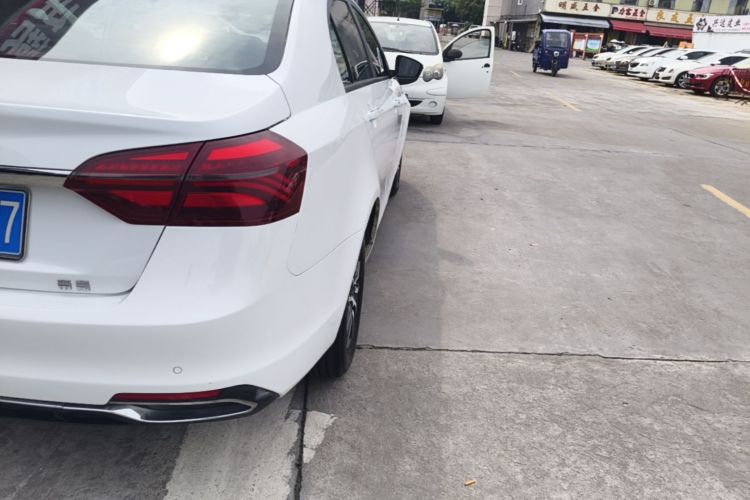 GEELY Emgrand 2019 car image #8