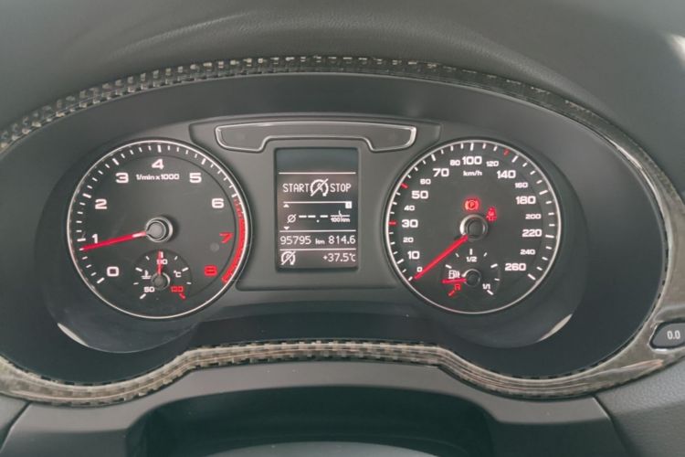 Audi Q3 2018 car image #12