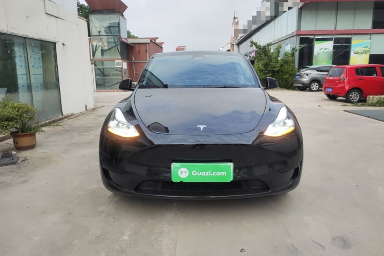 Tesla Model Y 2023 car image #3