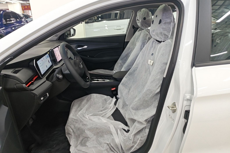 GEELY Binray 2026 imagen de coche #15