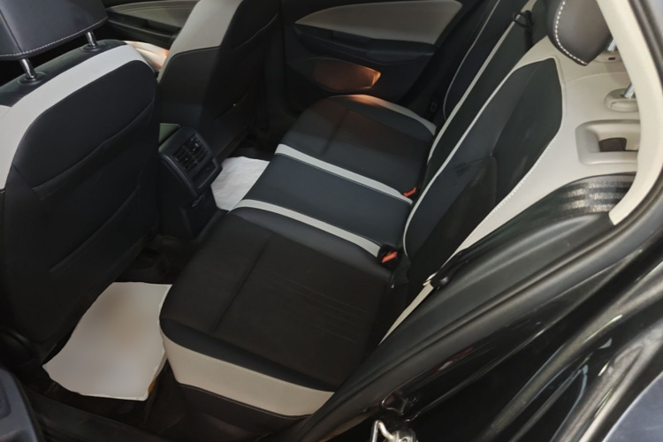 Volkswagen Golf 2021 car image #13