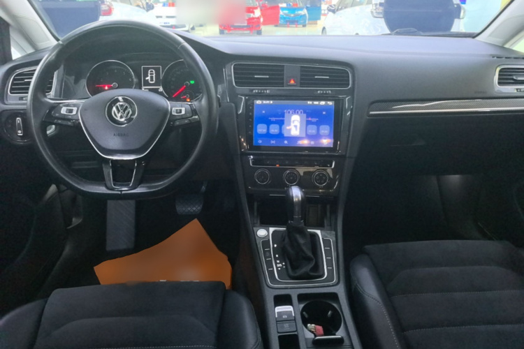 Volkswagen Golf 2018 car image #10