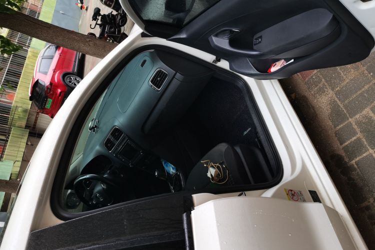 Volkswagen Polo 2016 car image #21