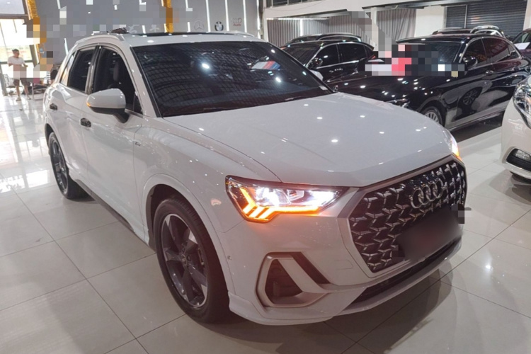 Audi Q3 2024 car image #4