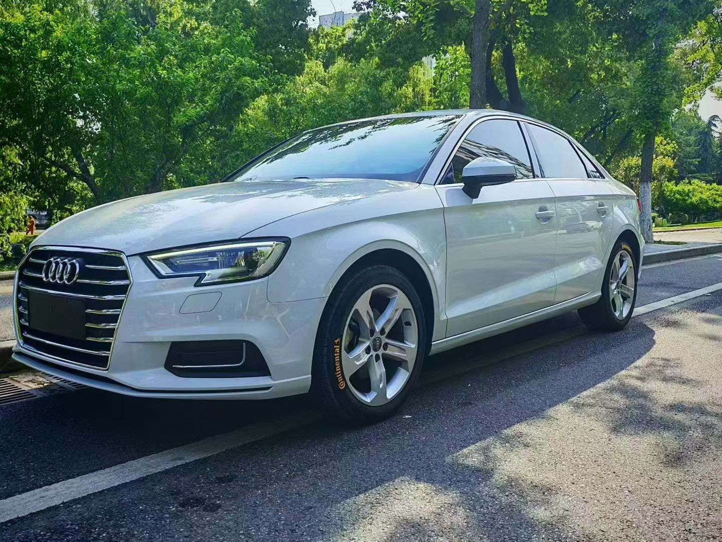 2020 immagine di auto 
