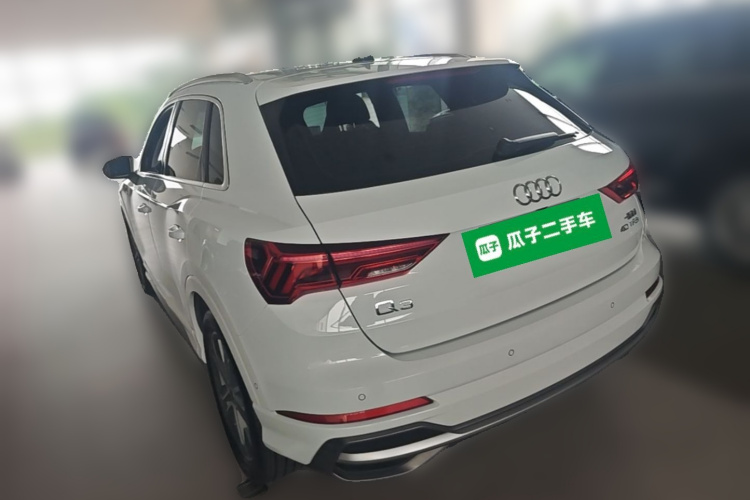 Audi Q3 2022 car image #5