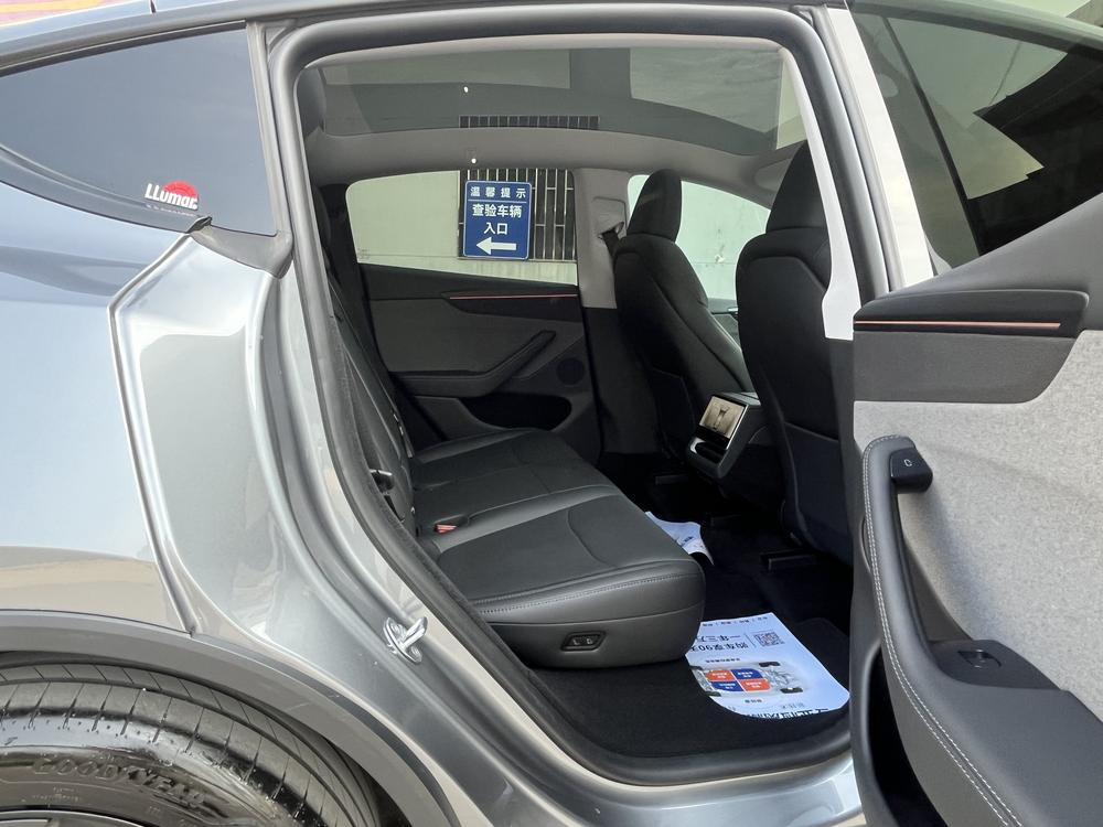Tesla Model Y 2025 car image #15
