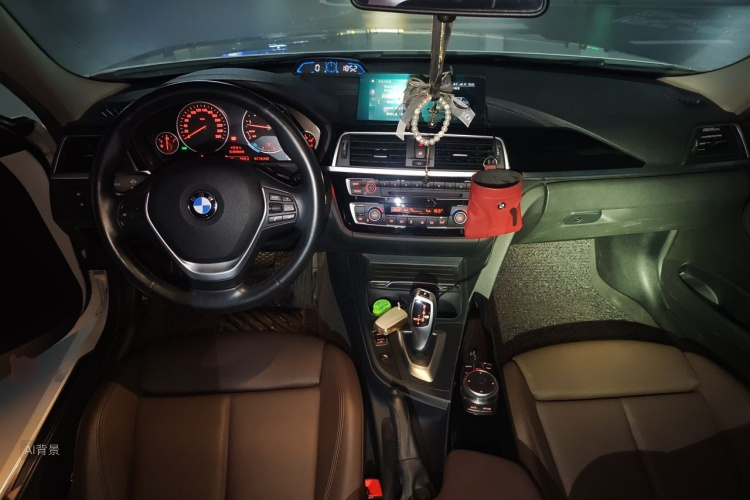 BMW 3 Series 2019 car image #11