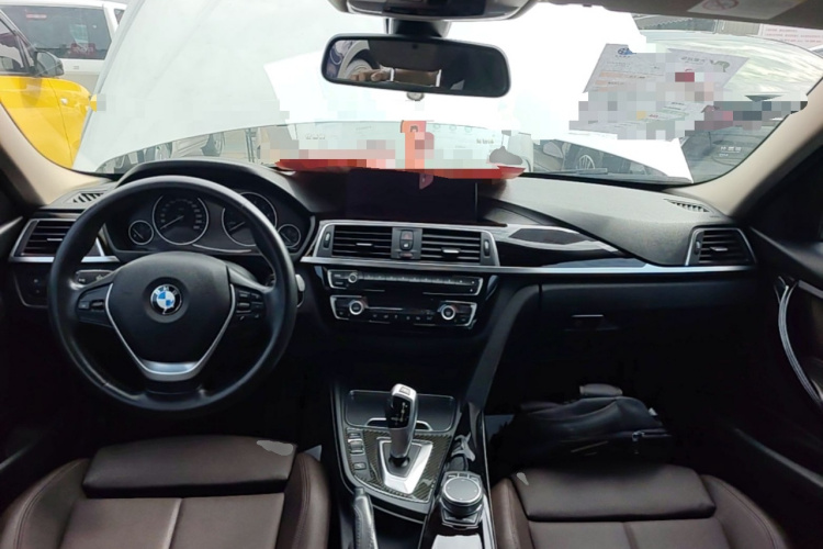 BMW 3 Series 2018 car image #11