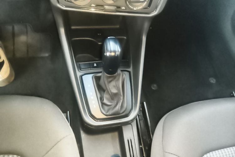 Volkswagen Santana 2023 صورة سيارة #18