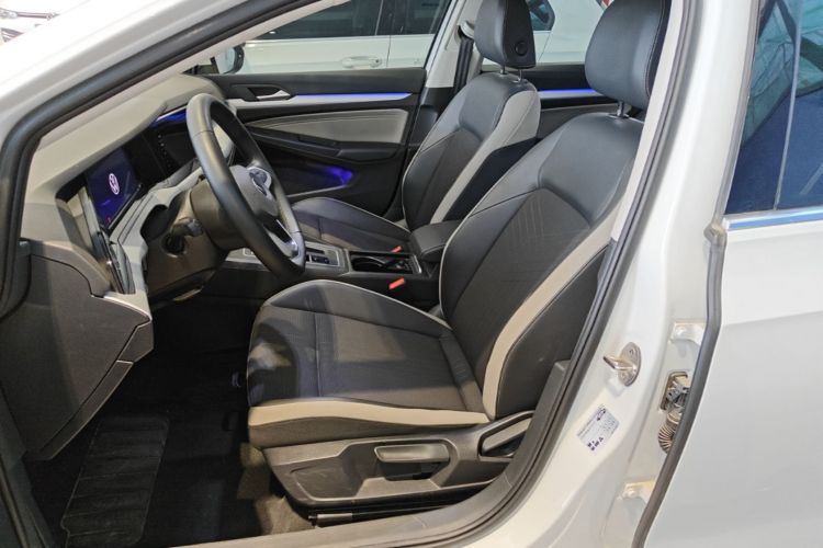 Volkswagen Golf 2024 car image #15