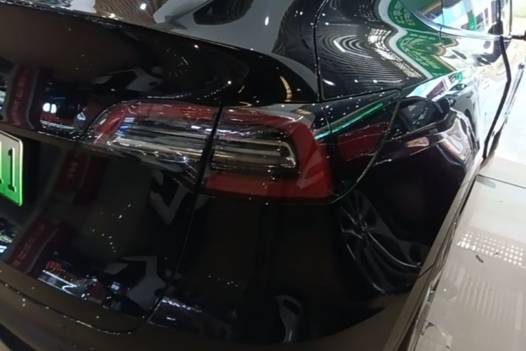 Tesla Model Y 2023 car image #8