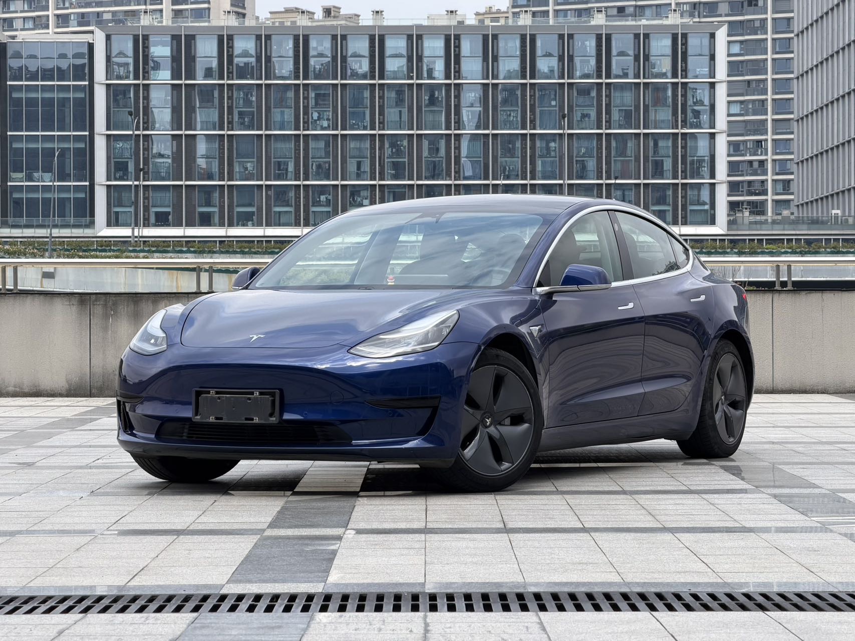 Tesla Model 3 2020 car image 