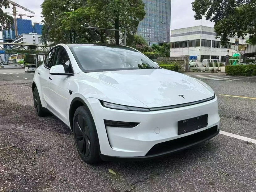 Tesla Model Y 2026 imagen de coche #3