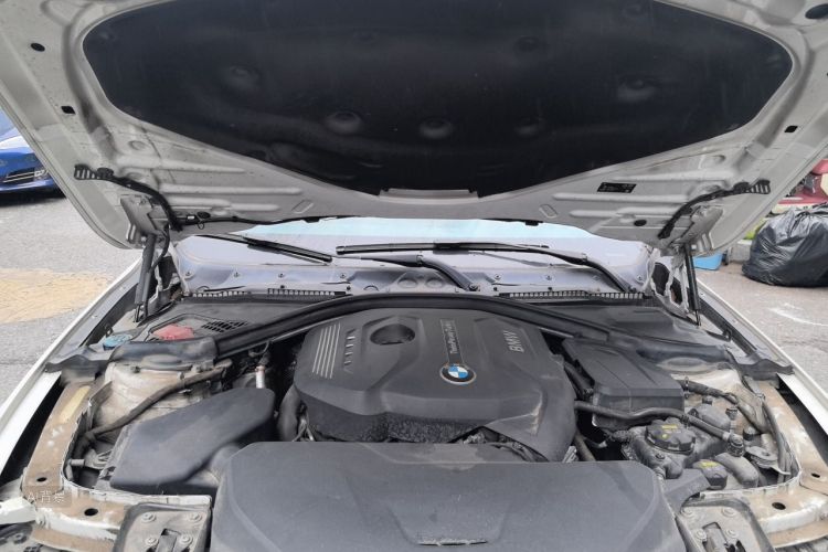 BMW 3 Series 2019 car image #22