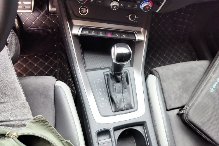 Audi Q3 2022 car image #18