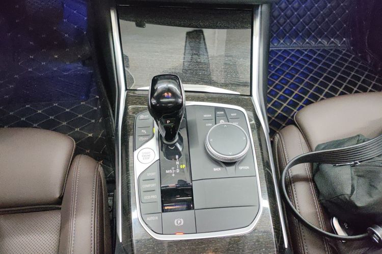 BMW 3 Series 2022 car image #27