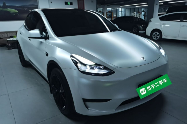 Tesla Model Y 2024 #4 Tesla Model Y 2024 car image #4
