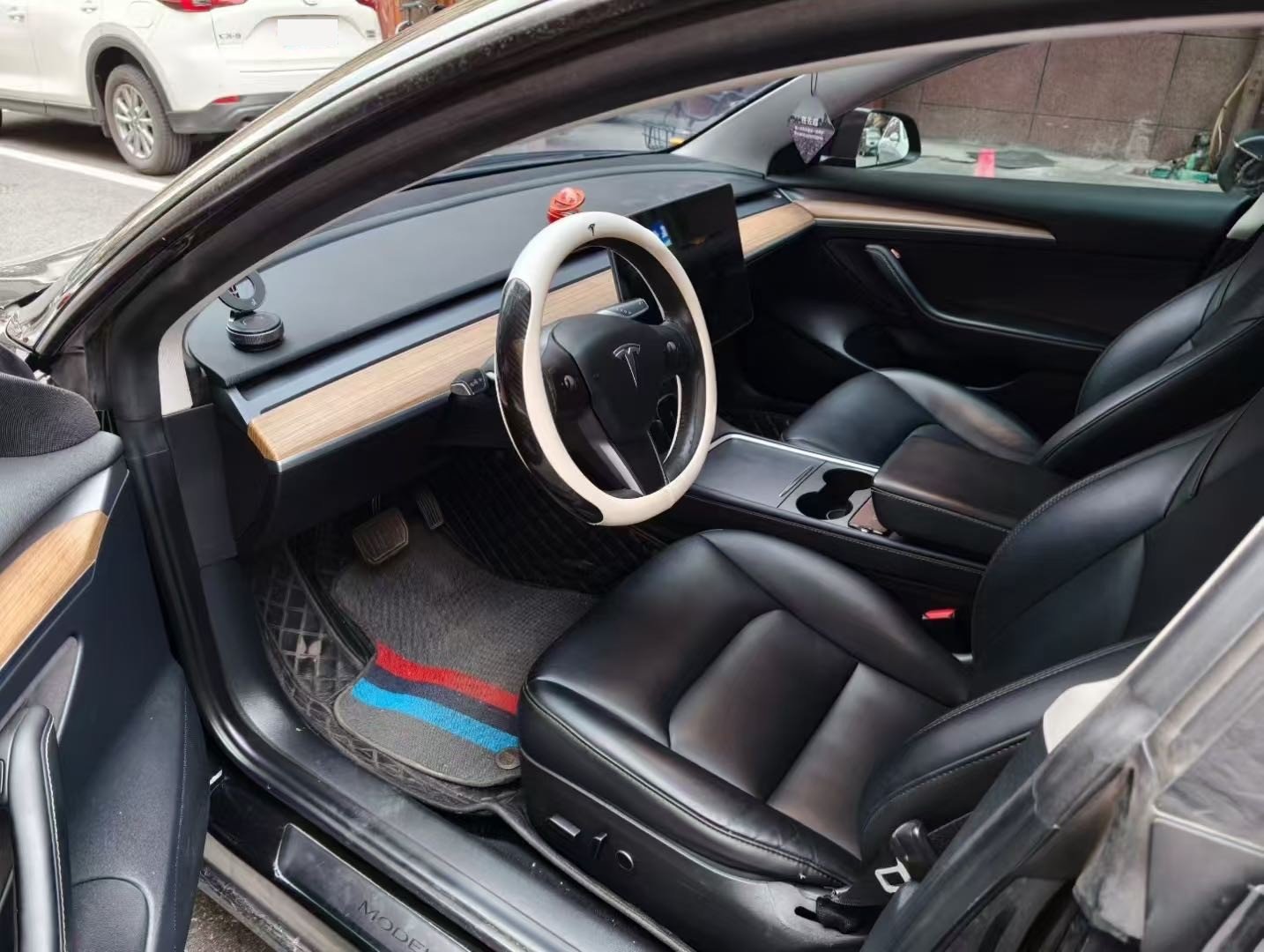 Tesla Model 3 2023 car image #4