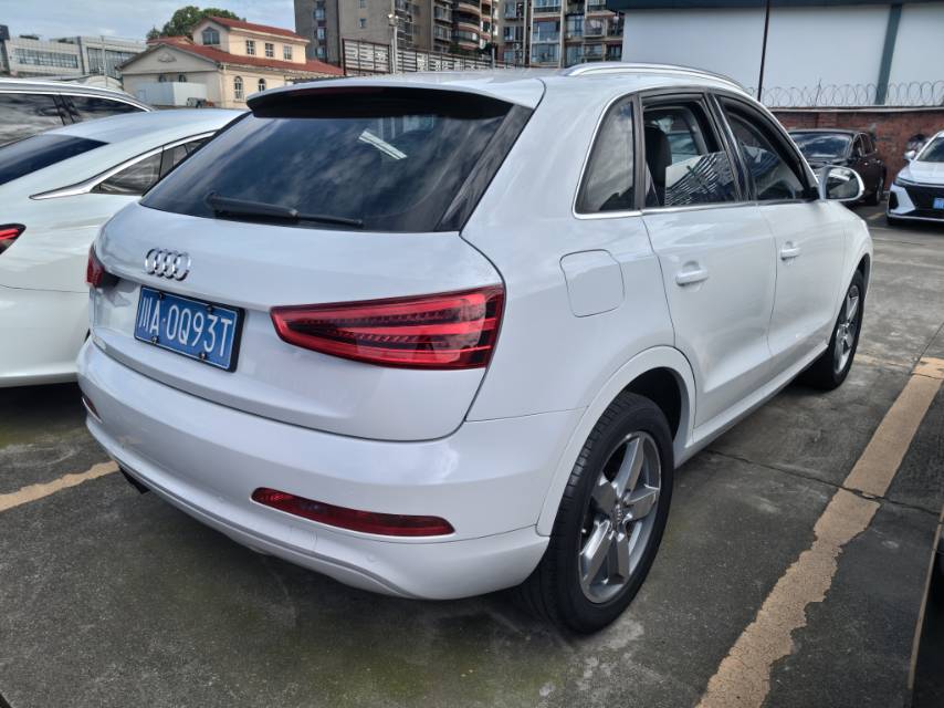 Audi Q3 2016 car image #6