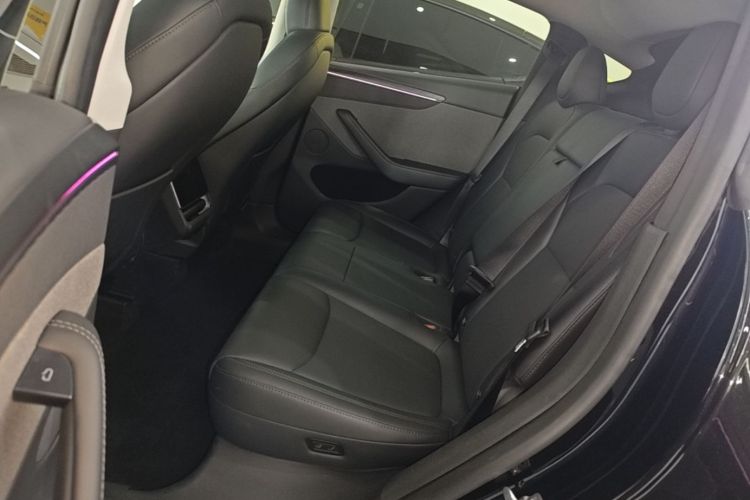 Tesla Model Y 2025 #17 Tesla Model Y 2025 car image #17