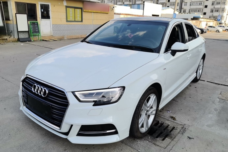 Audi A3 2019 car image #2