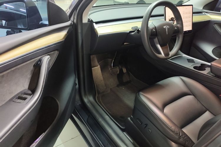 Tesla Model Y 2022 #16 Tesla Model Y 2022 car image #16