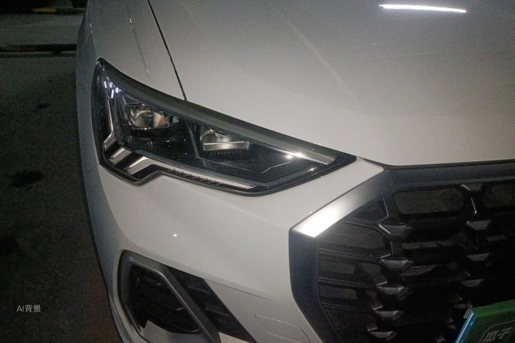 Audi Q3 2020 car image #8