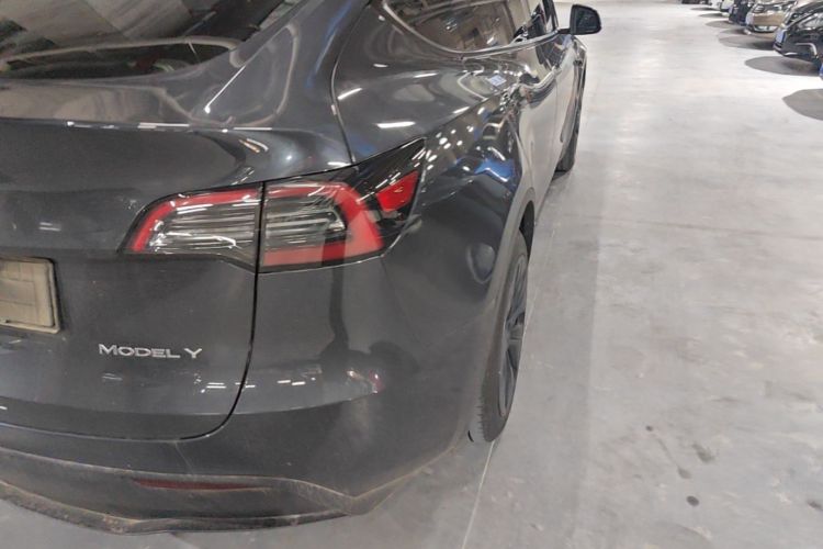 Tesla Model Y 2024 #8 Tesla Model Y 2024 car image #8